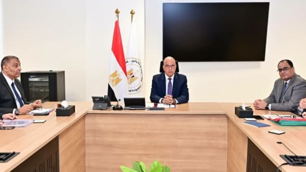 وزير الري يتابع خطة تطوير الشركة القابضة واستغلال أصولها بموازنة 2026 / 2027