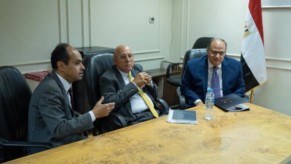رئيس هيئة الدواء يبحث استحداث تخصص “إدارة العلاج الدوائي”