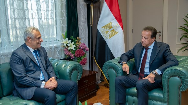 وزيرا الصحة والانتاج الحربي يبحثان سبل تسريع إنجاز عدد من المشروعات القومية
