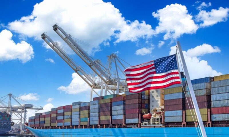 العجز التجاري الأميركي يتراجع إلى 73.3 مليار دولار في يونيو مع انخفاض الواردات