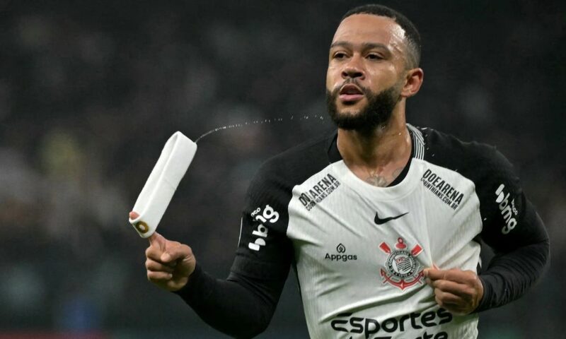 كورنثيانز يعلن رحيل ديباي لأسباب مالية.. واللاعب يهاجم الإدارة