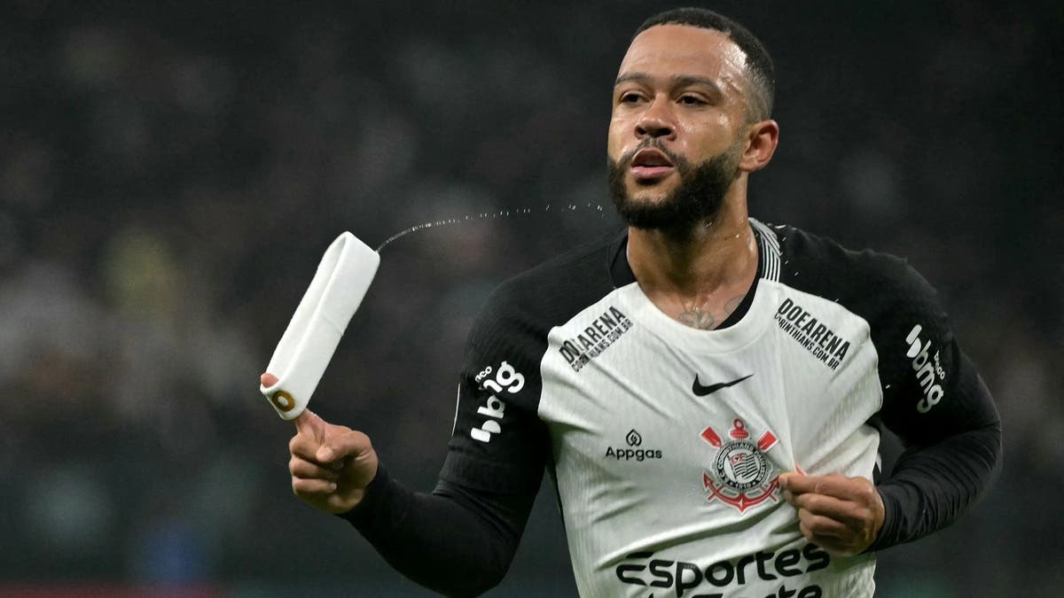 كورنثيانز يعلن رحيل ديباي لأسباب مالية.. واللاعب يهاجم الإدارة