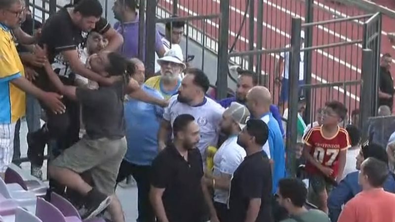 مشادات بين جماهير الإسماعيلي وأشرف خضر بعد التأخر أمام المصرية للاتصالات (صور)