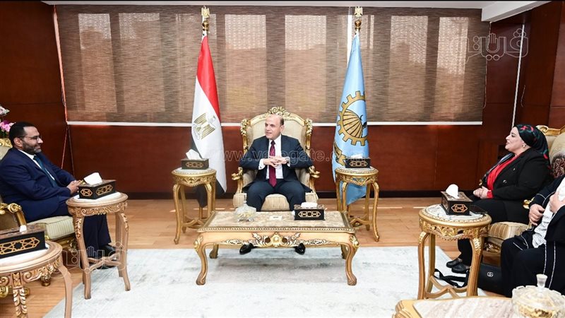 محافظ الغربية يبحث مع مساعد وزير الصحة دعم المبادرات الطبية وتعزيز مستوى الخدمات