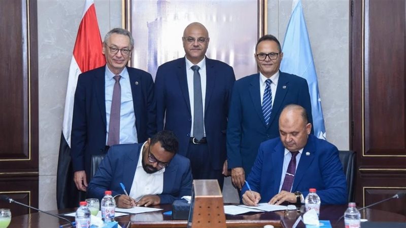 محافظ الإسكندرية يشهد توقيع بروتوكول لدعم جمع وإعادة تدوير المخلفات الصلبة