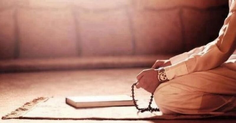 هل يجوز الصلاة على النبي أثناء الصلاة أم تبطلها وتوجب الإعادة؟.. انتبه