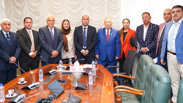 تعاون بين العمل واتحاد المستثمرين لإعداد كوادر تلبي احتياجات الاستثمار والصناعة
