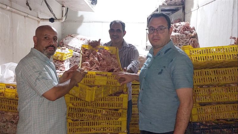 ضبط 28 طن لحوم وأغذية فاسدة و36 ألف زجاجة مشروبات طاقة مجهولة المصدر بالجيزة