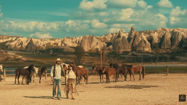 بأجواء السبعينات نجمة برنامج الدوم آلاء أيوب تطرح “أنا جنبك” بتوقيع بتول عرفة