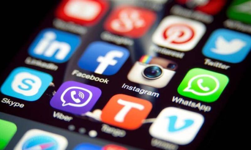 السوشيال ميديا سلاح ذو حدين.. نائب يطالب بالاستخدام الواعي لحماية المجتمع