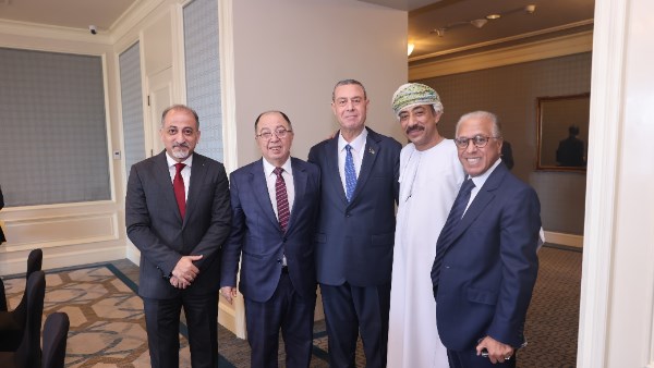 قامة وطنية ودبلوماسية.. سفير عُمان بالقاهرة ناعيا دياب اللوح