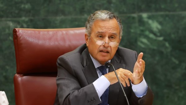 نبيل فهمي يدعو إيران للكف عن التذرع بحجج واهية لتهديد استقرار المنطقة