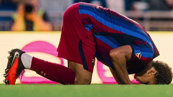سجدة حمزة عبدالكريم تتصدر حساب برشلونة.. هذا ما كنت تحلم به