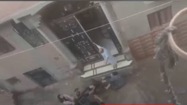 سحل وضرب أمام الجميع.. شاب يعتدي على زوجين مسنين وسط الشارع في المنوفية