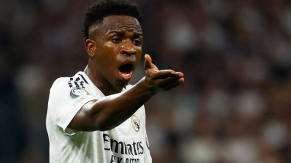 حذف صوره وأزال صفة لاعب ريال مدريد.. فينيسيوس جونيور يثير الجدل بشأن مستقبله