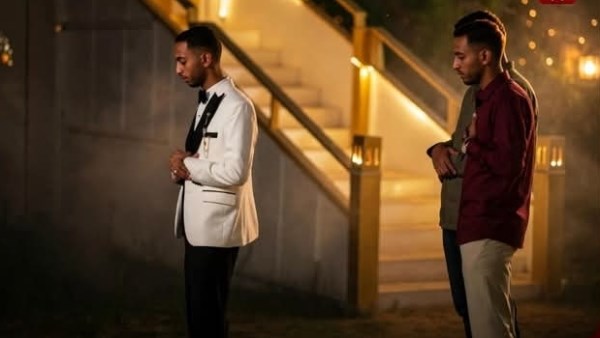 بدأ ليلة العمر بالصلاة .. عريس يؤم أصدقاءه والمعازيم قبل حفل زفافه