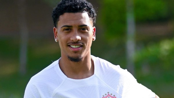 ضربة جديدة للزمالك..”شباب الأهلي الإماراتي” يحسم صفقة خوان بيزيرا مقابل 4 ملايين دولار