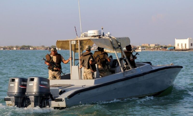 الدفاع اليمنية: الحوثيون يحاولون جر البلاد لصراعات إقليمية