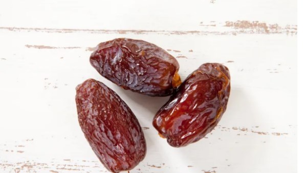 ماذا يحدث للجسم عند تناول 3 تمرات صباحًا؟