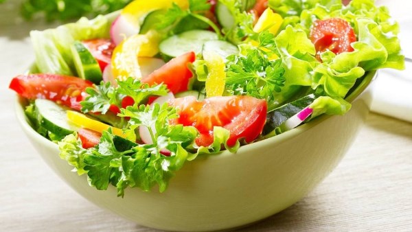 احترس .. هذه الأخطاء تجعل السلاطة طعاما غير صحي