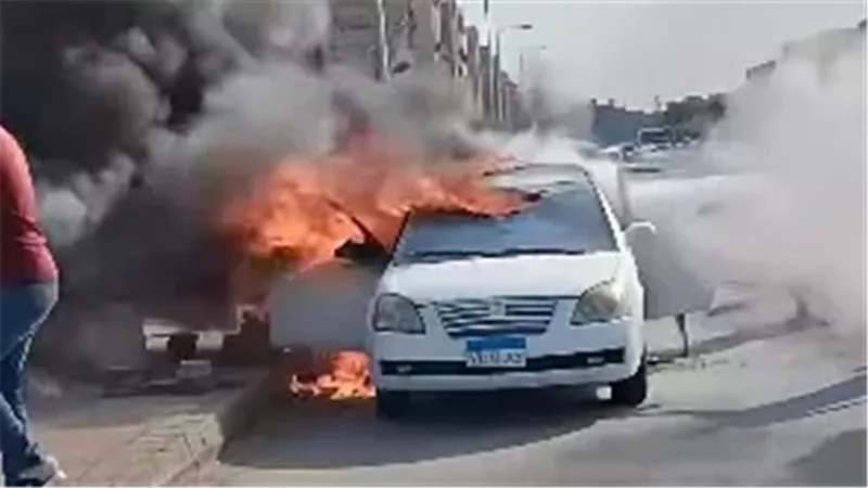 التحقيقات تكشف سبب حريق سيارة أعلى محور جمال عبدالناصر