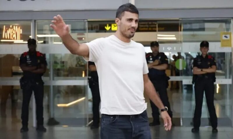 رودري يصل إلى برشلونة وينتظر الفوز بدوري أبطال أوروبا