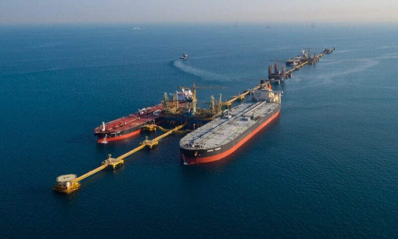 بلومبرغ: السعودية ترفع تحميلات النفط من موانئ الخليج