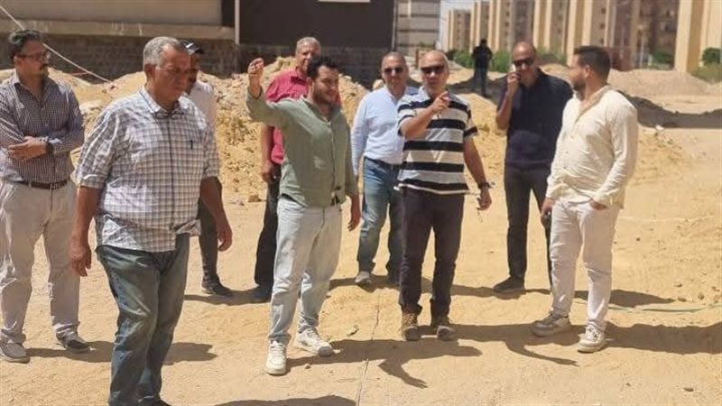 مساعد نائب رئيس “المجتمعات العمرانية” يتفقد مشروعات الإسكان بمدينة الشروق