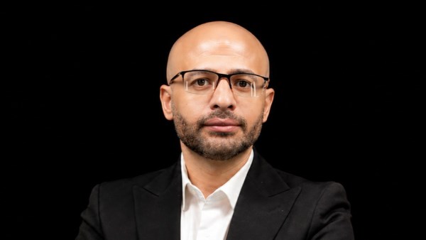 د. وليد فاروق يكتب: عائشة بن أحمد.. عندما قادتني دراسة عن الوجه الإعلاني إلى اكتشاف ممثلة