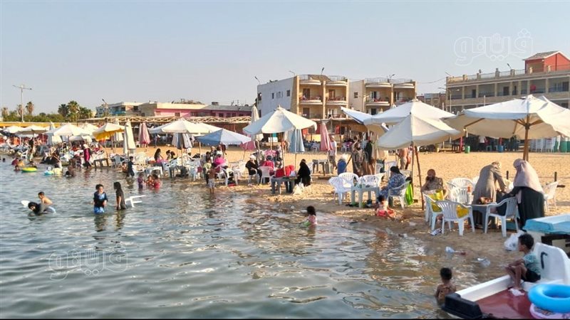 أجواء صيفية مشمسة، إقبال لافت للمصطافين على شواطئ الإسماعيلية وسط إجراءات أمان كاملة (فيديو وصور)
