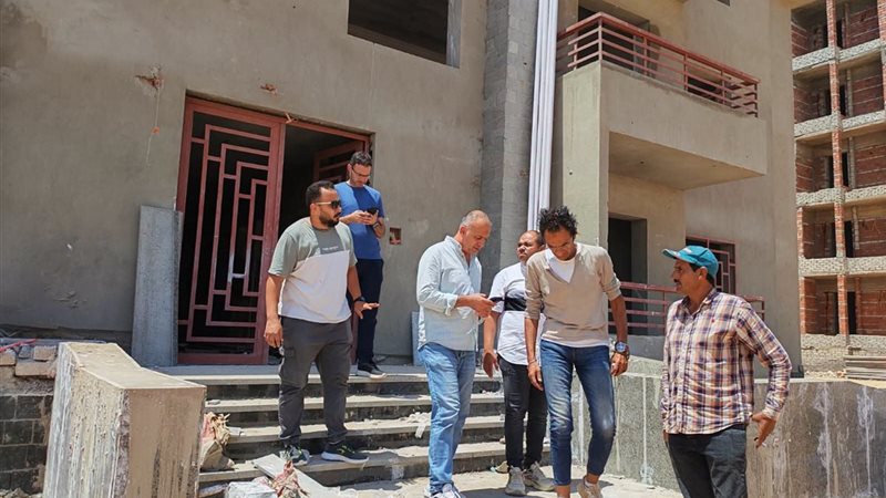مسؤولو الإسكان يتفقدون تنفيذ شقق ديارنا في بدر