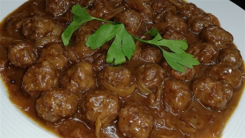 طريقة عمل كرات اللحم بالصوص البنى، أكلة لذيذة وسهلة التحضير