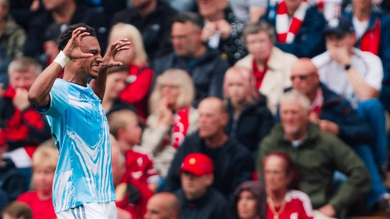 ليفربول يواصل السقوط في الدوري الإنجليزي ويتعادل 2-2 مع نوتنجهام فورست