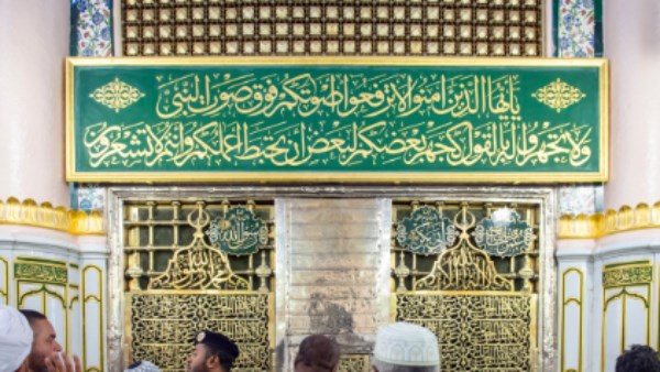 احتفالًا بمولد النبي.. مساجد مصر تصدح بالصلاة على النبي طوال شهر ربيع الأول