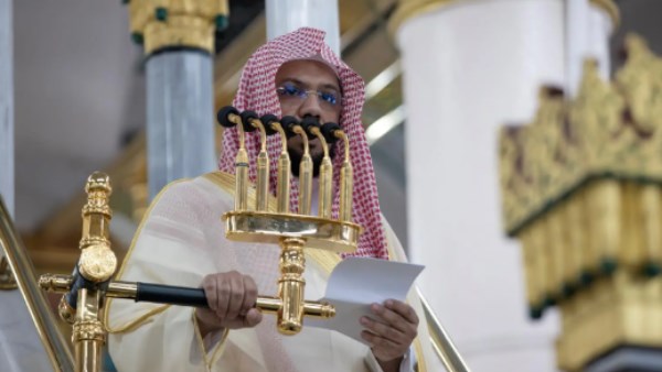 رسالة طمأنينة لكل مُبتلى.. خطيب المسجد النبوي: العسر والشدة يعقبهما اليسر والرخاء