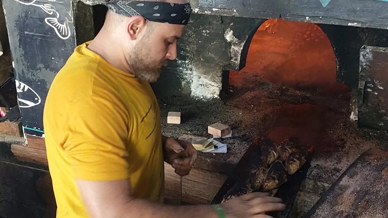 من قلب سوق السمك، أفران بورسعيد البلدي تحافظ على سر النكهة الأصيلة (صور)