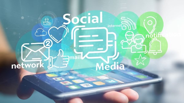 محلل سياسي: السوشيال ميديا قوة مؤثرة وتحتاج إلى تشريعات لمواجهة حملات التشويه