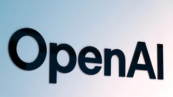 تسريبات تكشف عن سعر وشكل مكبر الصوت الذكي من OpenAI