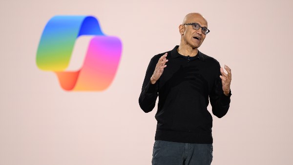 مايكروسوفت تبدأ دمج تطبيقات Copilot تمهيدًا لإطلاق “التطبيق الفائق”