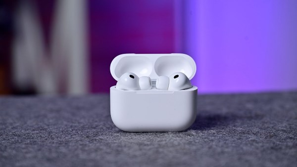 تسريب فيديو تجريبي يكشف سماعات AirPods مزودة بكاميرات وتقنية الذكاء البصري