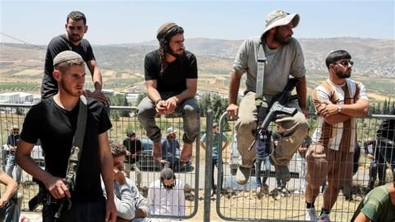 مواجهات بين فلسطينيين ومستوطنين هاجموا منازل في رام الله