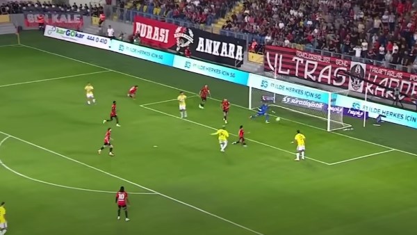 التعادل الإيجابي يحسم الشوط الأول من مواجهة جينسليربيرليجي وفناربخشة بالدوري التركي