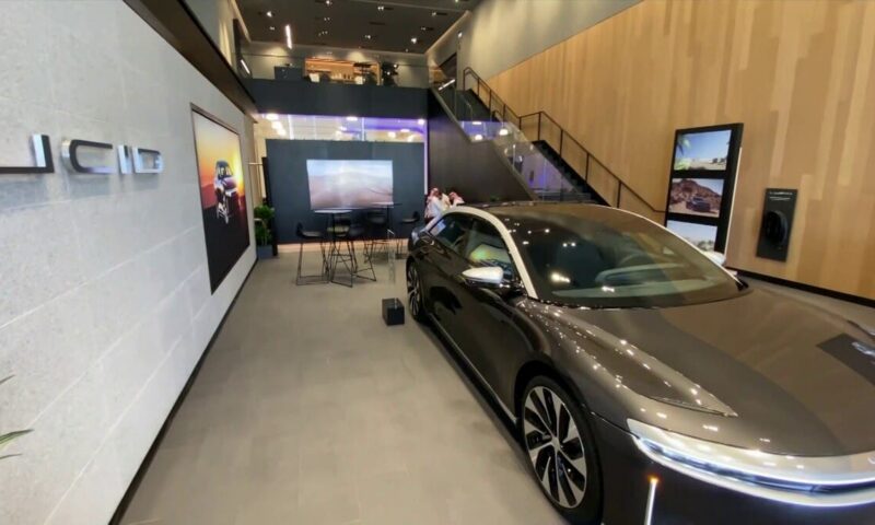 “لوسيد” تستهدف توفير 1.4 مليار دولار نقداً خلال 2026 لإعادة هيكلة الأعمال