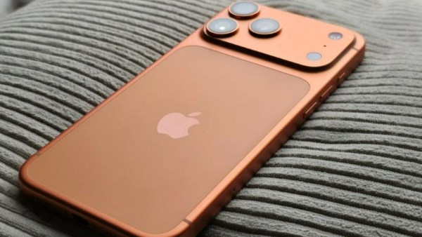 أزمة الذاكرة تضرب آبل.. هل ترتفع أسعار iPhone 17 خلال ساعات؟