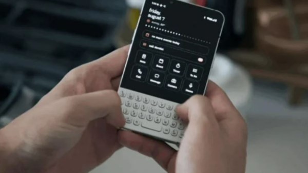 عشاق الكيبورد الكامل يعودون.. شركة Minimal تكشف رسمياً عن هاتفها المبتكر Minimal Phone 2