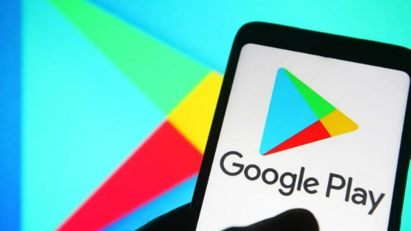 بعد أكثر من 10 سنوات.. جوجل بلاي يفتح أبوابه لأول متجر منافس