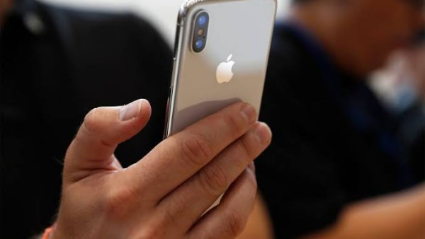 هل هاتفك يتجسس عليك؟.. خبير تكنولوجيا يكشف حقيقة ظهور الإعلانات بعد الحديث عنها