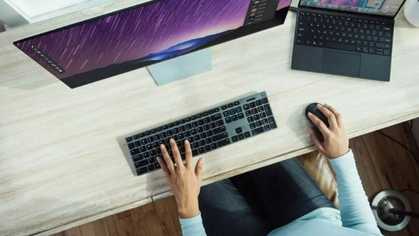 لوحة المفاتيح قد تتحول إلى مطعم للبكتيريا.. احذر هذه العادة