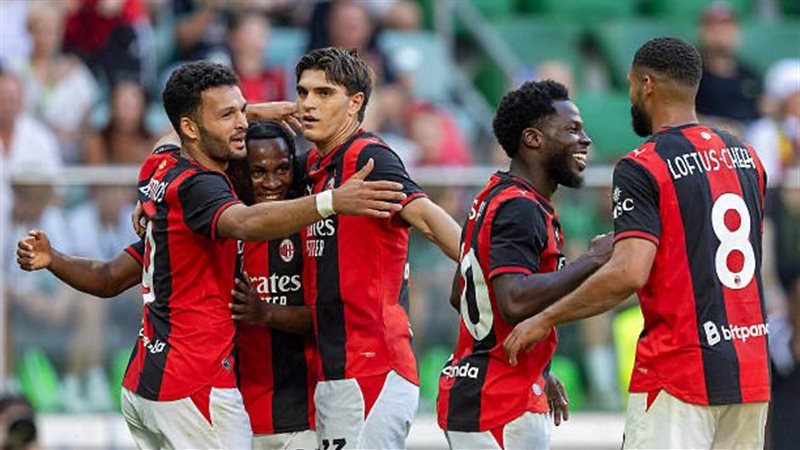 ميلان يكتسح مانشستر يونايتد 4-2 وديًّا استعدادًا للموسم الجديد