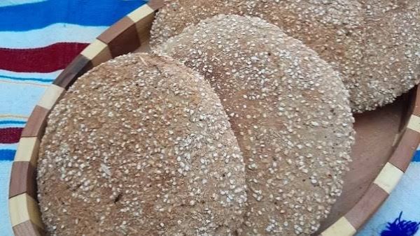 طريقة عمل خبز الحبة الكاملة في المنزل.. صحي ولذيذ بخطوات سهلة